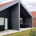 Syddjurs Kommunes beslutning om at lukke Kollegiet i Hornslet har skabt stor frustration, siger Lena Rosenkilde, mor til Martin, en ung mand med autisme og ADHD. Foto: Vognsen Knebel