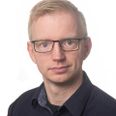 Paw Nielsen, afdelingsleder af Mobilitet i Syddjurs Kommune, anbefaler private at søge tilskud til at opsætte standere. fra den pulje, som Transportministeriet netop har åbnet. Arkivfoto