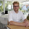 Steffen Max Høgh i 3R Kontor’s lokaler i Højbjerg, hvor der udover at være lager også er showroom. 3R Kontor har også afdelinger i Risskov, Randers og Aalborg.