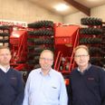 Fra venstre Salgsdirektør Stroco-Agro Jesper Fogsgaard, Direktør Powtec Jens-Aage Jensen og adm. direktør Stroco-Agro Tom Myrdal. Pressefoto