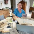 Det er ikke småting, som Birthe Pedersen har samlet sammen om Inger Stampe: Masser af breve, hendes rejsekuffert, fotoalbum, pas og sågar hårlokker, foruden meget andet. Foto: CSJ
