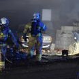 En ældre Mercedes Benz holdt parkeret tæt op af branden ved villaen på Grumstolsvej. Foto: Øxenholt Foto