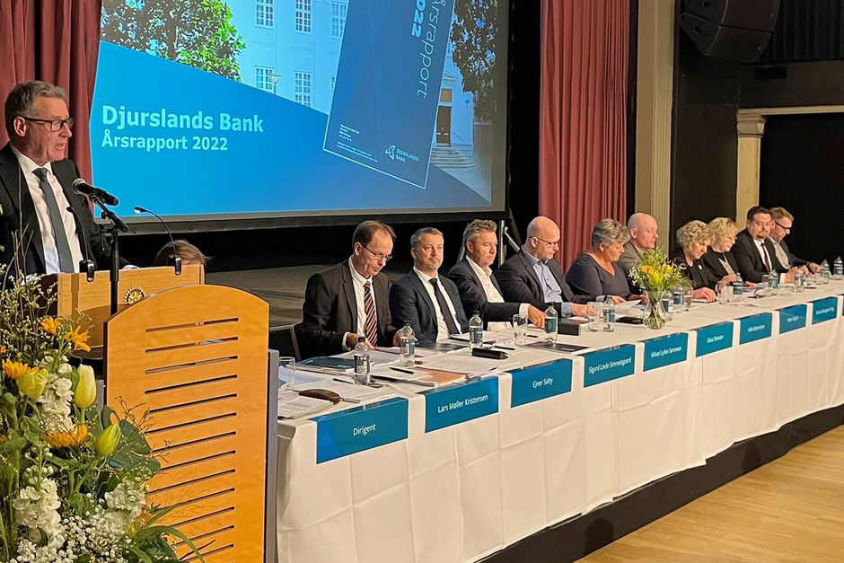 Fem nye medlemmer af bankens repræsentantskab - ingen af dem er fra Djursland.