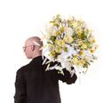 Dan Xavier fra Fuldt Flor har selv konkurreret ved DM i Moderne Blomsterkunst. I år kvalificerede han sig ikke som deltager – men til august er han med som både opgavestiller og dommer. Foto: Fuldt Flor