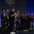 Rasmus Munk og holdet fra Alchemist på scenen for at modtage prisen som 'Restaurant of the Year'. Foto: Alchemist