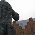 Peter Brandes-skulpturen har været stærkt omdiskuteret - og oftest misforstået - siden opstillingen tæt ved Grenaa Kirke i 1995.