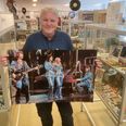Poul Nowack er i gang med forberedelserne til næste års ABBA-udstilling, her med en plakat af Björn Ulvaeus, Benny Andersson, Agnetha Fältskog og Anni-Frid Lyngstad. Foto: Anette Bonde.
