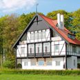 Arkitektperlen Jagtslottet skifter ejer sammen med Kalø Hovedgård. Foto: Nationalpark Mols Bjerge