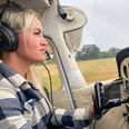 Josephine Thomsens hobby er et lille Cessna-fly, som hun letter og lander lige ved siden af hjemmet i Skjoldelev – få hundrede meter fra dér, hvor der tilbage i 1970’erne var tale om at placere Hammel Lufthavn. Foto: CSJ