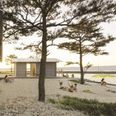 Illustration. En ny subtropisk bystrand, der især tilgodeser børnefamilier, bliver en del af Folkeparken på Halvøen i Ebeltoft. Foto: Syddjurs Kommune