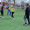 Fodboldglæde i Rønde: TRIF inviterer til FC Fællesskab hver tirsdag på kunstgræsbanen ved Rønde Idrætscenter kl. 10-11. Arkivfoto: Lars Norman Thomsen