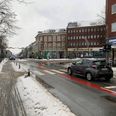 Fremover kan du med god samvittighed fortsætte ligeud ad Adelgade uden at blinke. Politiet har set på T-krydset og bedt kommunen om at fjerne den røde asfaltbue, som indikerer, at vejen fortsætter op at Ole Lund Kirkegaards Stræde. Arkivfoto: Mark Sigetty