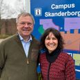 Jakob Thulesen Dahl, rektor på Skanderborg Gymnasium og Pia Marlo, direktør på SCU er enige om, at de sammen kan sikre plads til alle Skanderborg Kommunes unge på Campus, når den nye gymnasiereform træder i kraft i 2030. Pressefoto