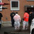 Politiet har hele dagen arbejdet ved adressen, hvor den 53-årige mand blev fundet død.