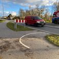 Cykelstien stopper brat ved indkørslen til Auning. Her fra vestsiden fra Gl. Estrup. Det har længe været et ønske at få lukket hullerne i cykelstinettet ind igennem byen, og nu kan Vejdirektoratets projekt bane vejen for, at det sker. Foto: Simon Carlson