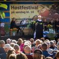 Skæring Kirke er igen i år byens samlingspunkt til den store Høstfestival. Billedet er fra høstfestivallen i 2022. Foto: Flemming Jeppesen