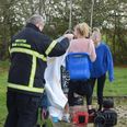13-årig pige sad fast i babygyngesæde.