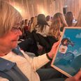 Laurine Kjærgaard Hylbys egen mormor var med til prisoverrækkelsen på Dokk1. Her kunne hun også se den illustration, som er blevet tegnet til Laurines historie. Privatfoto