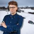 Det er ikke til at se for sne, at her er Silkeborgvej ved Alling. Tobias Brus Mikkelsen (DF) er ikke tilfreds med, at der bliver sparet på snerydning og saltning i Skanderborg kommune. Arkivfoto: Per Bille / Pressefoto