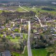 Bypassagen gennem Ryomgård strækker sig fra byskiltet på Nimtoftevej i nord (bunden af billedet) til fem meter fra letbaneoverskæringen på Slotsgade (midt i billedet). Foto: Stefan Broxgaard