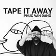 Du kan på afstand se Phuc Van Dang, når han arbejder på værkerne.
