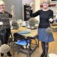 Birgit Gillings (tv) og Jane Christiansen fra Butik Nøjsom dækker op til selveste Moder Jord, når der er Sort Nat.