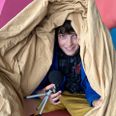 Tristán Alejandro López Johnsen er et af de ialt ni børn, som deltog i Fortælleworkshoppen på Dokk1. Han elsker at filme og lave lyd og står for at indtale en del af børnenes fortælling til den færdige installation, som kan opleves på Dokk1 hele sommeren. Foto: M. Jeppesen