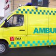 Bilist blev kørt til tjek på skadestuen efter færdselsuheld i Halling.