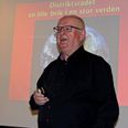 Ryomgård Distriktråds formand Kirting Olesen tæller ned til den 19. december, hvor byrådet forventes at ekspropriere den tidligere KIWI-bygning og området omkring bygningen, så arbejdet med at etablere den samlede letbanestation kan begynde. Foto: Lars Norman Thomsen