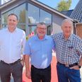 Tommy Thuesen projektchef i VAM fejrer 40 års-jubilæum. Tommy Thuesen i midten sammen med Søren Rasmussen og Thomas Mogensen. Pressefoto