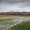 Våde enge tæt på Grenaa illustrerer, at problemet med vand i byen findes.