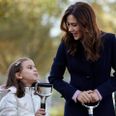 Caterina Serra fik hjælp af kronprinsesse Mary til spadestikket. Foto: Jacob Tinsfeldt Haas, Moment Studio & Amelia Herridge-Ishak.