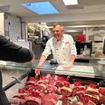 René Schneider har ansat en dreng, der har været i praktik som slagter hos ham. Privatfoto