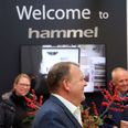 Lars Løkke Rasmussen udtrykte glæde over det, som han så på møbelvirksomheden Hammel Furniture.