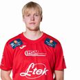 Mikkel Helle Johnsen blev topscorer med syv mål, da Norddjurs Håndbold slog Viborg FH med 27-19. Den 20-årige og næsten to meter høje Mikkel Helle Johnsen har udviklet sig til holdets forsvarsgeneral, men er også skarpskytte i angrebet. Foto: Mikkel Weje Nielsen, PhotoCare Grenaa
