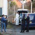 Politi og teknikere på en adresse i Varde. Foto: presse-fotos.dk